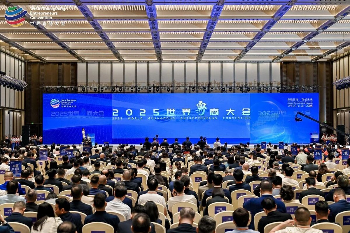 集团副总裁陈颖妃女士应邀出席世界粤商大会