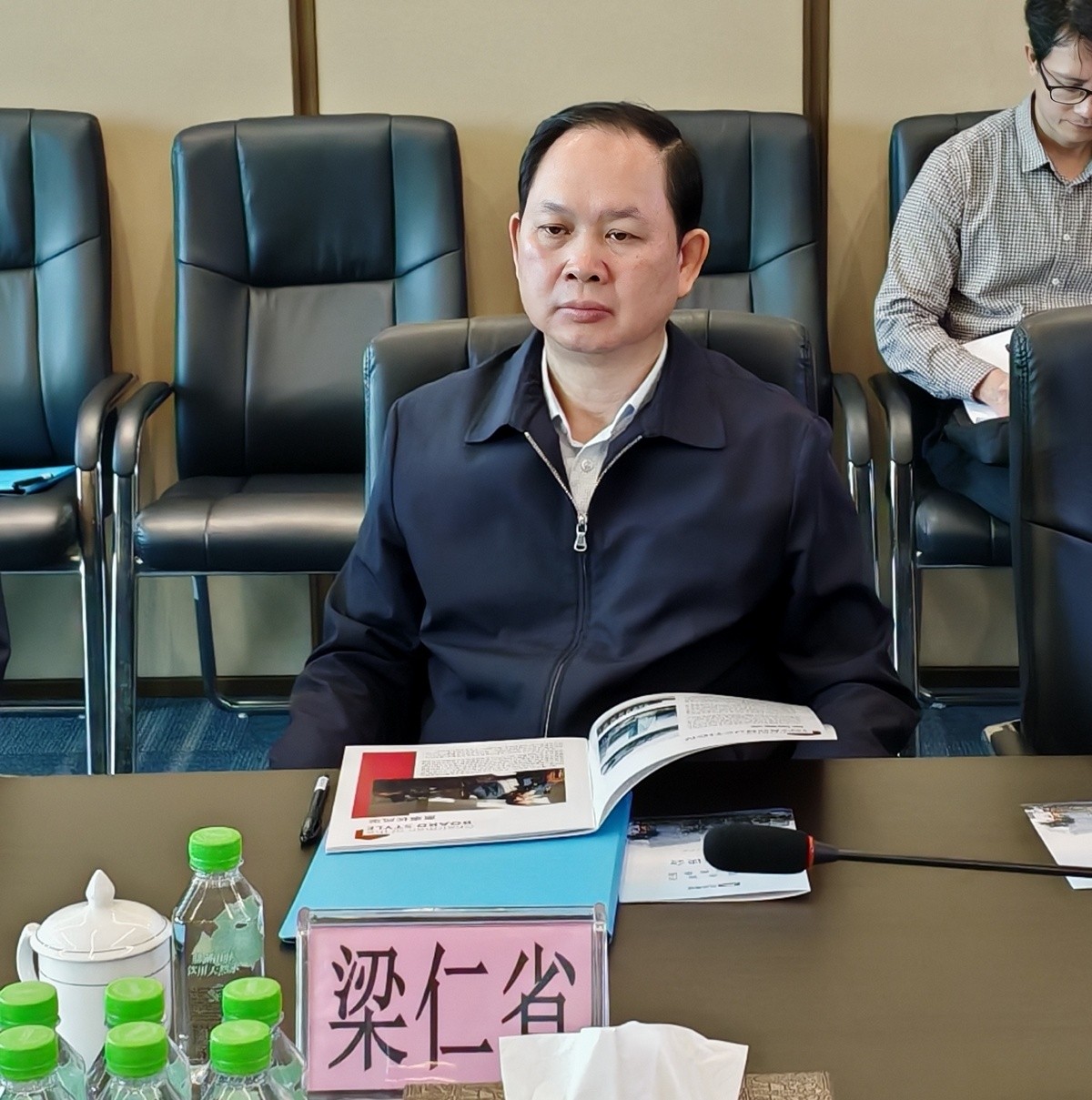 来宾市市委书记方毅一行莅临我司考察调研