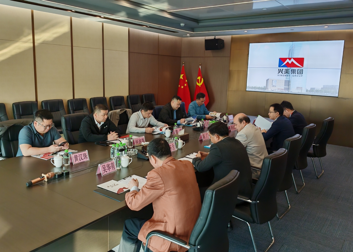 Huang Bo, member of the Standing Committee of the Pingguo Municipal Party Committee and Deputy Mayor of the Pingguo Municipal People's Government, led a delegation to inspect our company